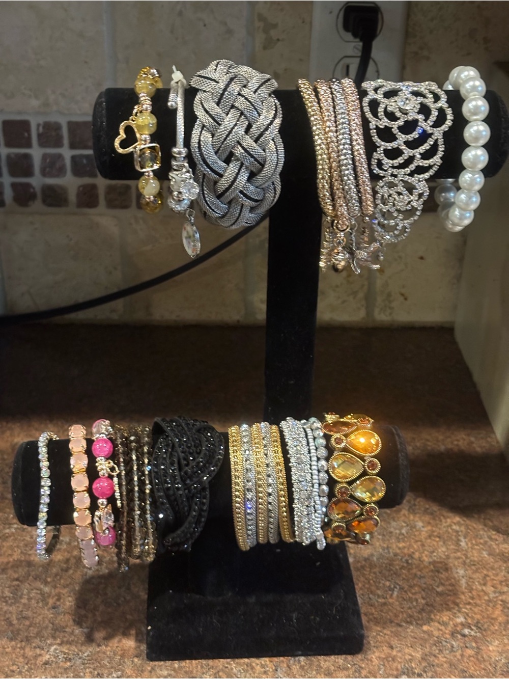 🐢Assorted Women's Bracelet Set in Gold, Silver, Black, Pearl
